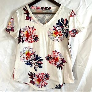 Amazon | Women | V-Neck T Shirt | White Floral | M